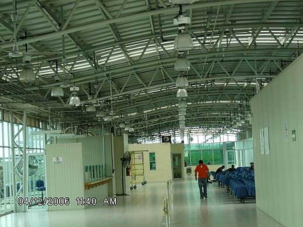 Interior de estructura metálica construida para acceso